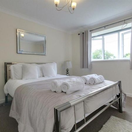 The Firs - Apartment Next To Beach & Forest - Pets Are Free Barton on Sea Exterior photo