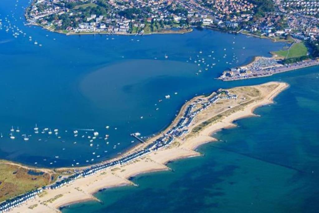 The Firs - Apartment Next To Beach & Forest - Pets Are Free Barton on Sea Exterior photo