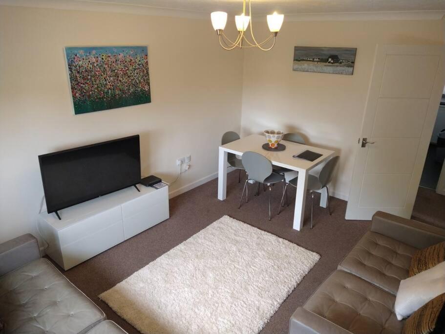 The Firs - Apartment Next To Beach & Forest - Pets Are Free Barton on Sea Exterior photo