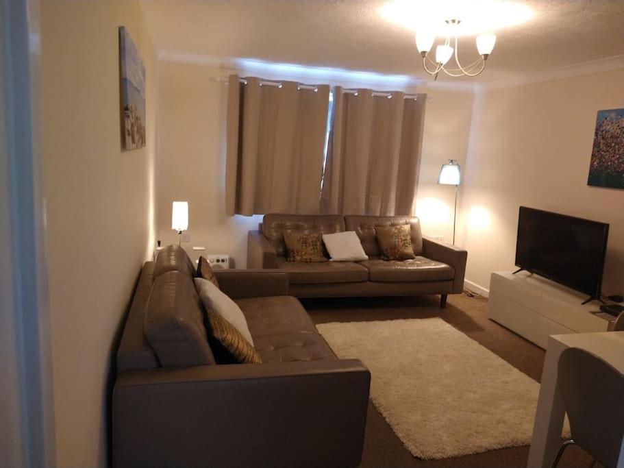 The Firs - Apartment Next To Beach & Forest - Pets Are Free Barton on Sea Exterior photo