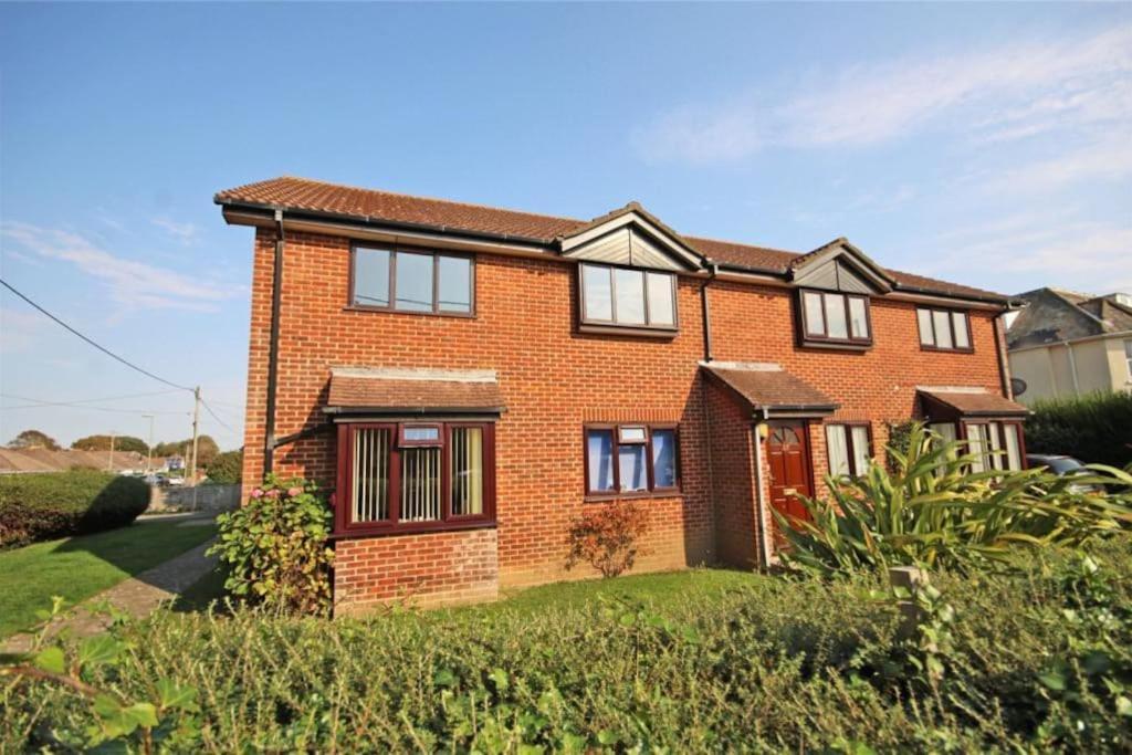 The Firs - Apartment Next To Beach & Forest - Pets Are Free Barton on Sea Exterior photo